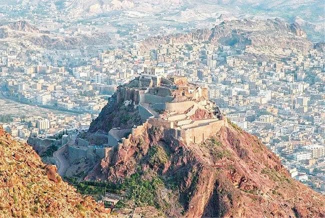 معارك عنيفة فى «تعز».. و«التحالف» يعترض صاروخًا بالمدينة المنورة