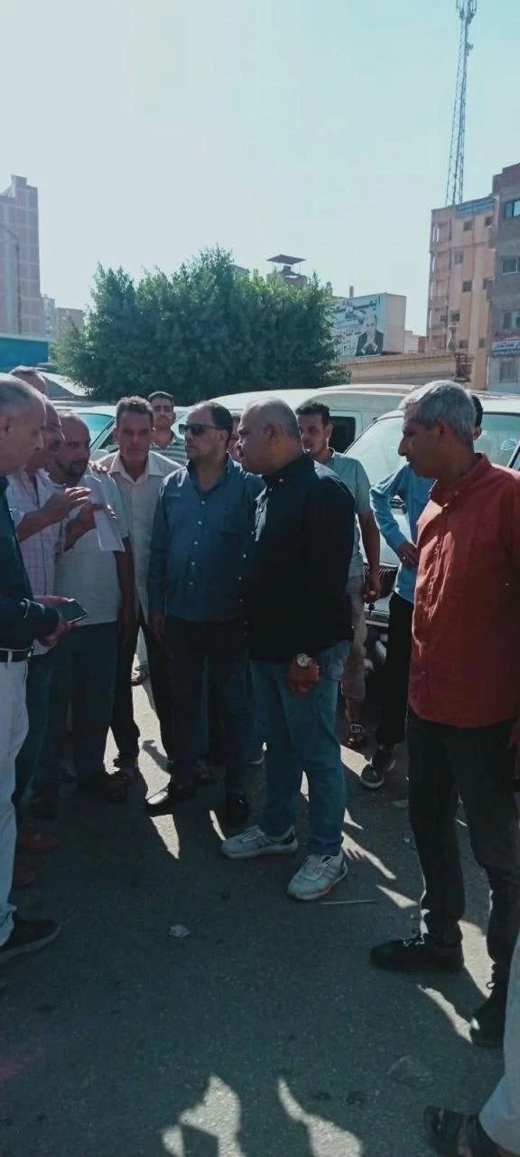 لتخفيف حدة التكدسات.. نقل المواقف العشوائية بمركز فاقوس بالشرقية