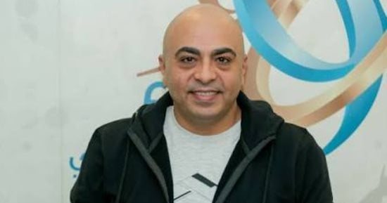 الشاعر محمد عاطف يخضع لعملية قلب مفتوح بعد أزمة صحية