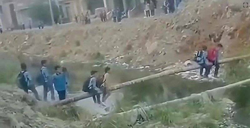 تحرك من الحكومة بعد فيديو زحف تلاميذ فوق ماسورة لعبور مصرف في البحيرة