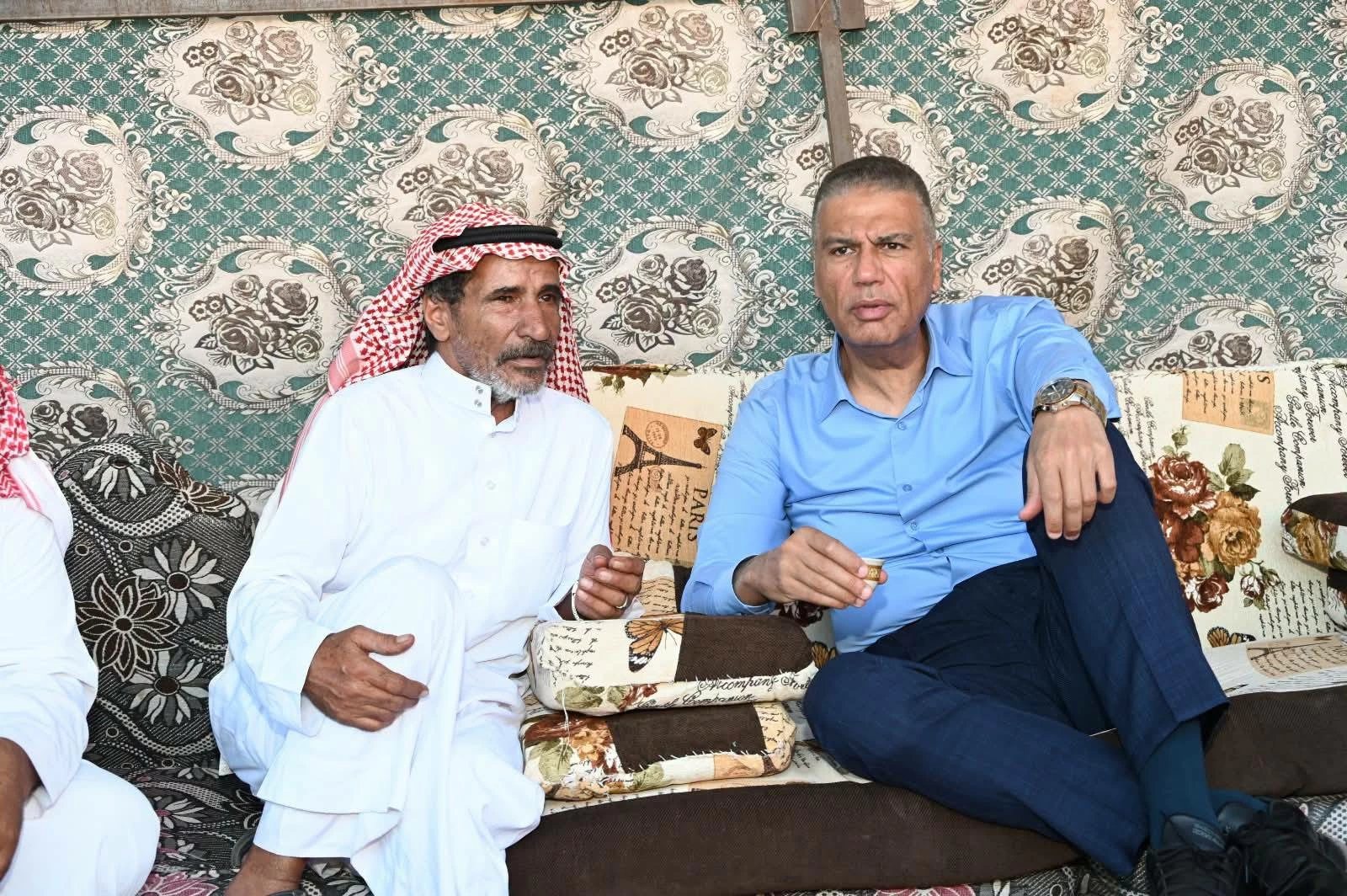 محافظ جنوب سيناء يجري زيارة لتجمع طوبيا البدوي بطابا ويلتقي الأهالي لبحث احتياجاتهم