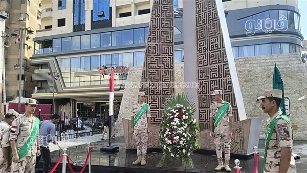 ذكرى انتصارات أكتوبر، محافظ الشرقية يضع إكليلا من الزهور على النصب التذكاري للجندي المجهول (فيديو وصور)