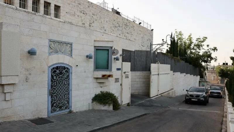إزالة لافتة القنصلية البريطانية في القدس وإنهاء مهام دبلوماسيين.. و«خارجية بريطانيا»: المبنى «لن يُغلق» (القصة الكاملة)
