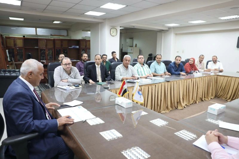 عصام بدوي يبدأ مهام عمله رئيسًا لشركة مياه بني سويف باجتماع موسع مع قيادات القطاعات
