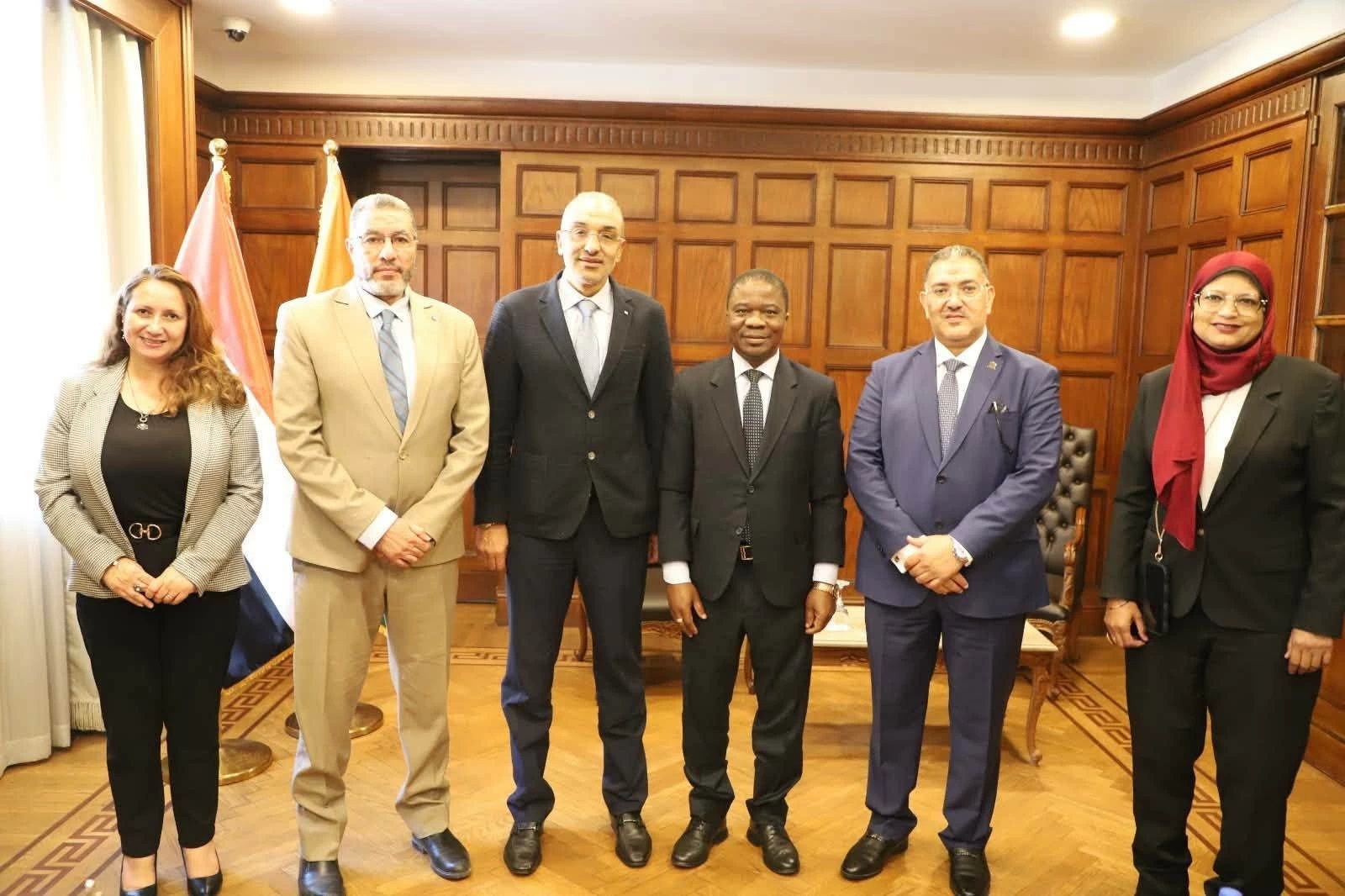 «غرفة الإسكندرية» تستقبل سفير كوت ديفوار لبحث تعزيز التعاون التجاري والاقتصادي بين البلدين