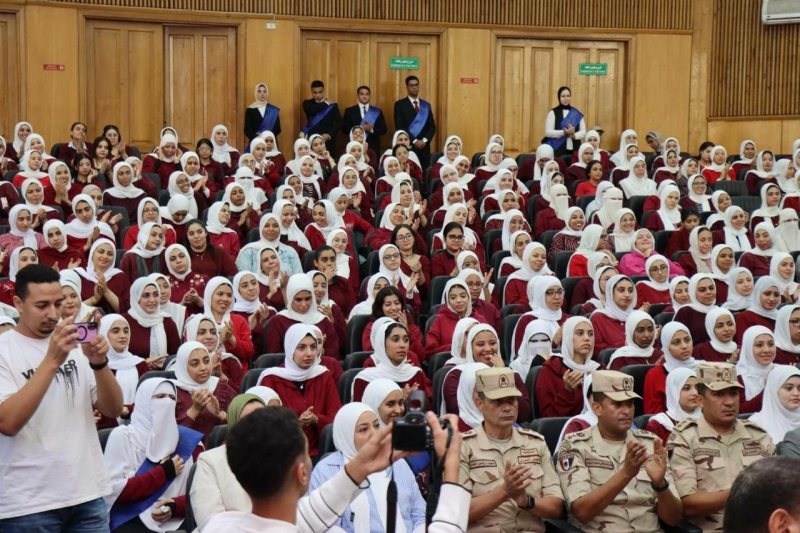 خبير استراتيجي بندوة جامعة الإسكندرية: ثالوث التخطيط الدقيق والإعداد الجيد وتوظيف الإمكانيات حقق عنصر المفاجأة في نصر أكتوبر (صور)