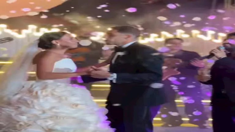 وصلة رقص بين شوبير وزوجته في حفل زفاف نجلهما (فيديو)