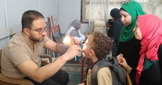 الكشف على 232 طالبا وصرف العلاج مجانا بقافلة طبية لطلاب مدارس ميت نما
