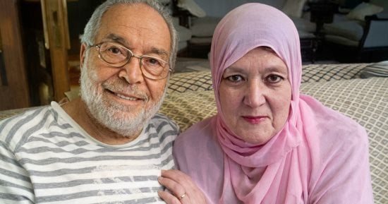 شمس البارودى تنهار بالبكاء أمام مدفن حسن يوسف: لو لم يكن حراما لأقمت معكم