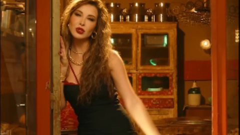 «على طريقة أخاصمك آه».. جمهور نانسي عجرم يتفاعل مع كليبها «بستفزك»