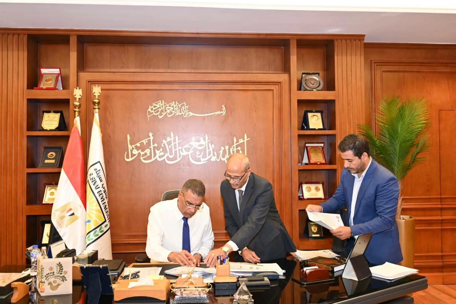 اعتماد عدد من عقود تقنين الأراضي بدهب.. وتوجيهات بإنجازاستكمال الإجراءات