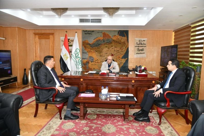 محافظ الفيوم يبحث تمويل وحدة للكلى الصناعي بـ25 مليون جنيه والتوسع في المنشآت الفندقية والسياحية