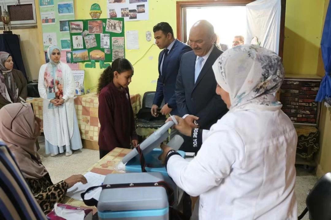 محافظ السويس يتابع حملة التطعيم ضد الحصبة الألمانية