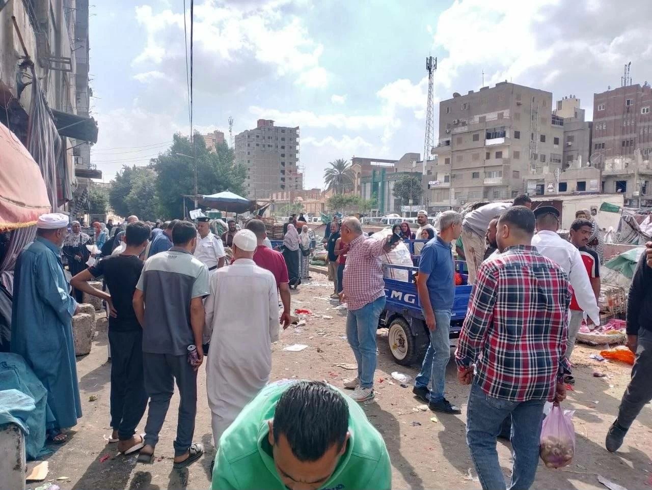 حملات موسعة لإزالة التعديات ورفع الإشغالات المخالفة بشوارع وميادين الشرقية
