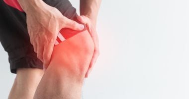 لم تعد مشكلة كبار السن فقط.. لماذا يعانى الشباب من آلام الركبة؟