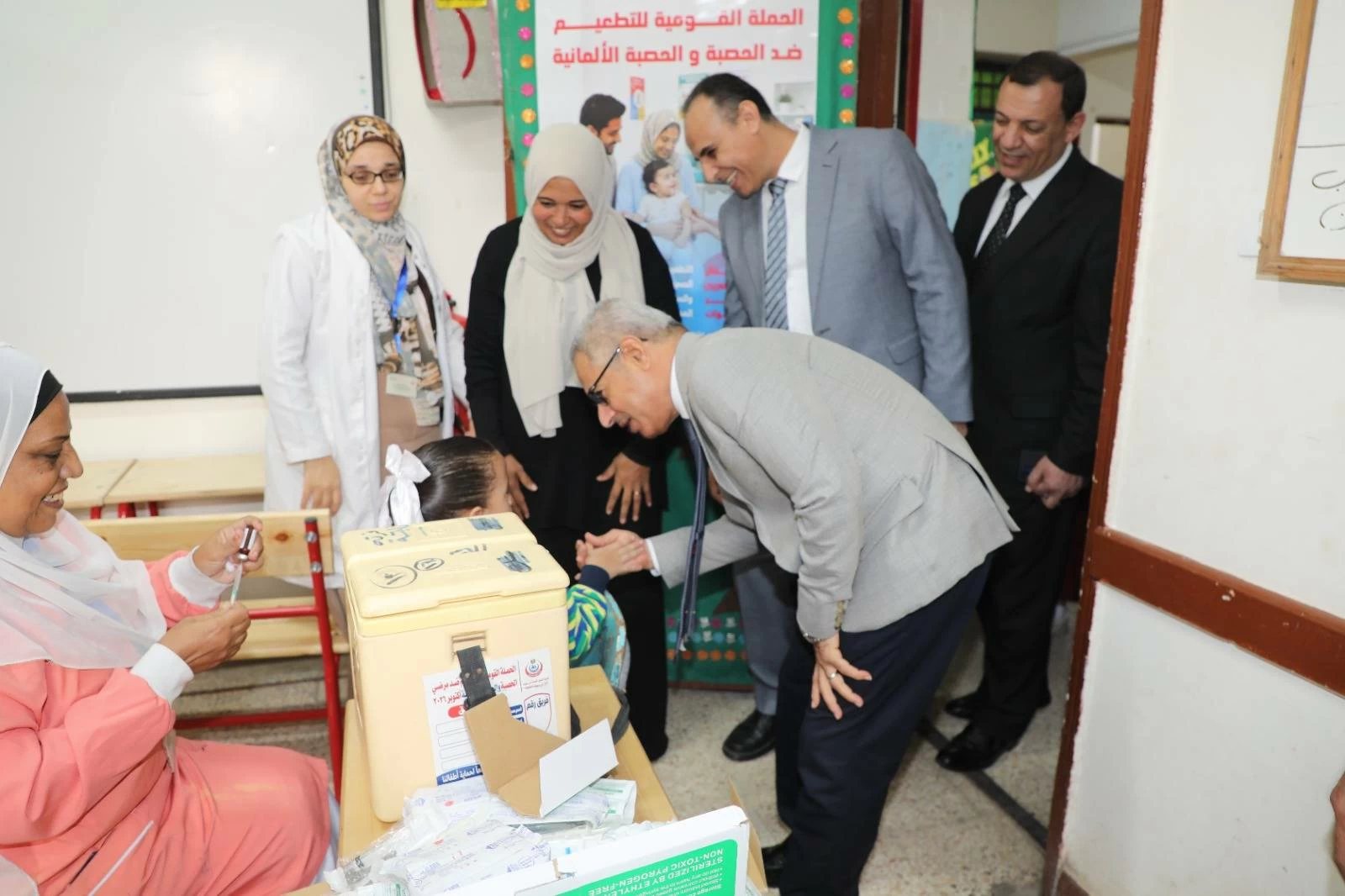 محافظ بني سويف يتابع انطلاق حملة تطعيم 795 ألف طفل ضد الحصبة والحصبة الألمانية