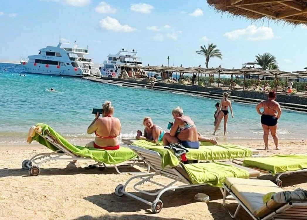 161 رحلة طيران إلى الغردقة خلال 24 ساعة.. بشائر موسم سياحي شتوي قوي بالبحر الأحمر