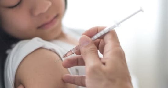 تجربة لقاح التهاب الكبد B تثير الجدل.. لماذا يُحرم المواليد من جرعة الولادة؟