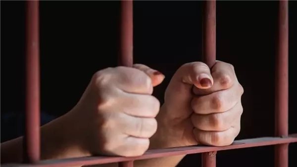 "كنت هستخدمه في التسول"، اعترافات صادمة لسيدة حاولت خطف طفل من أمام منزله بالمرج