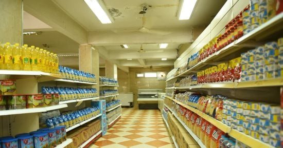 أسعار السلع الأساسية فى سوهاج اليوم.. السكر يبدأ من 25 جنيها والأرز من 22