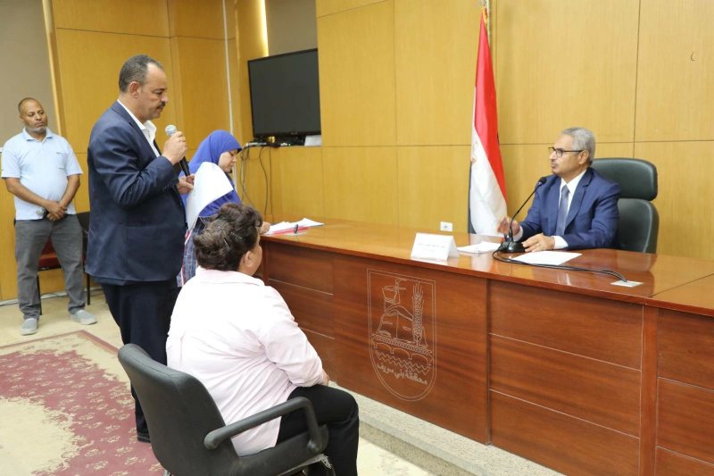 مساعدات مالية لأسرتين والاستجابة لشكاوى عدد من المواطنين ببني سويف
