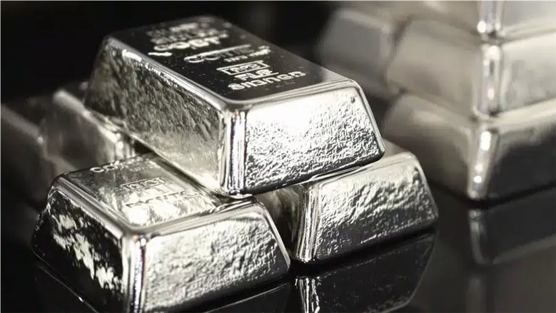 عجز شحنات التسليم السبب:خسائر بالجملة في الاداء اليومي لعقود الفضة العالمية