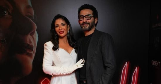 وصلة غزل بين أحمد حلمى ومنى زكى.. الحب كله