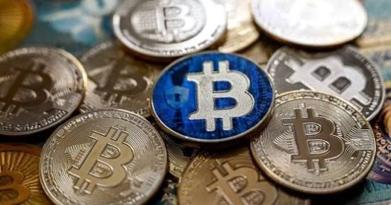 "بيتكوين" ترتفع مع تحسن شهية المخاطرة رغم ضغوط النفط وعوائد السندات الأمريكية