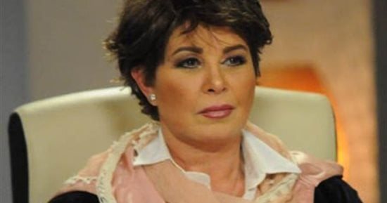 تفاصيل مداخلة أشرف زكى مع الإعلامية نجوى إبراهيم بشأن إطلالات الفنانات