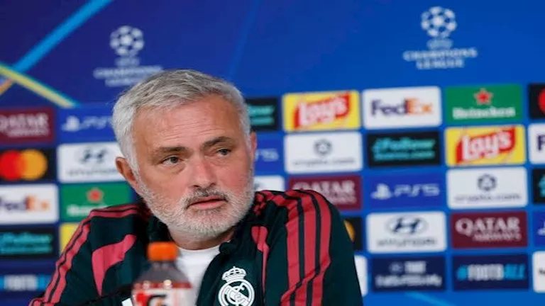 مورينيو: لا أتأثر عندما يتحدث الناس بشكل جيد عن برشلونة
