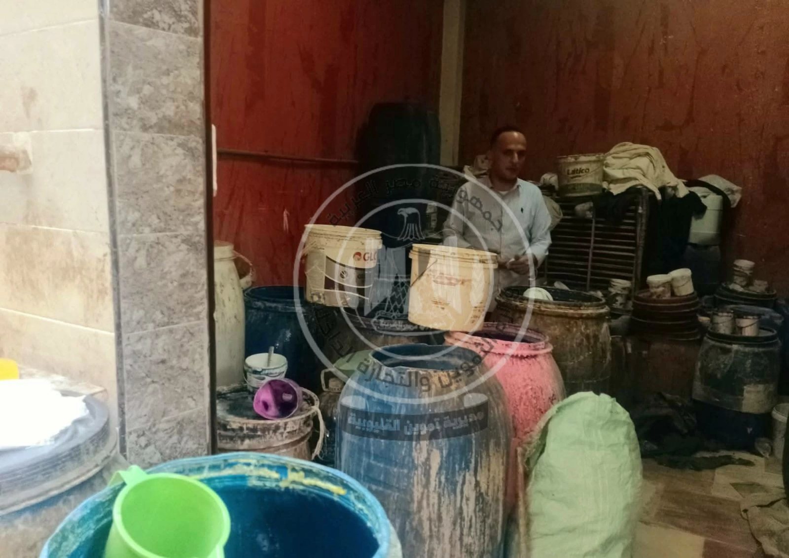 التحفظ على 1000 لتر صابون مجهول المصدر داخل مصنع بدون ترخيص في بنها بالقليوبية