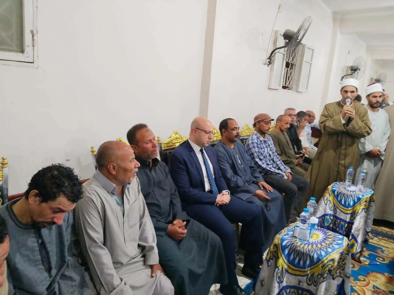 ​محافظ الفيوم يقدم واجب العزاء لأسر ضحايا حادث «الطريق الأوسطي» من أبناء مركز سنورس