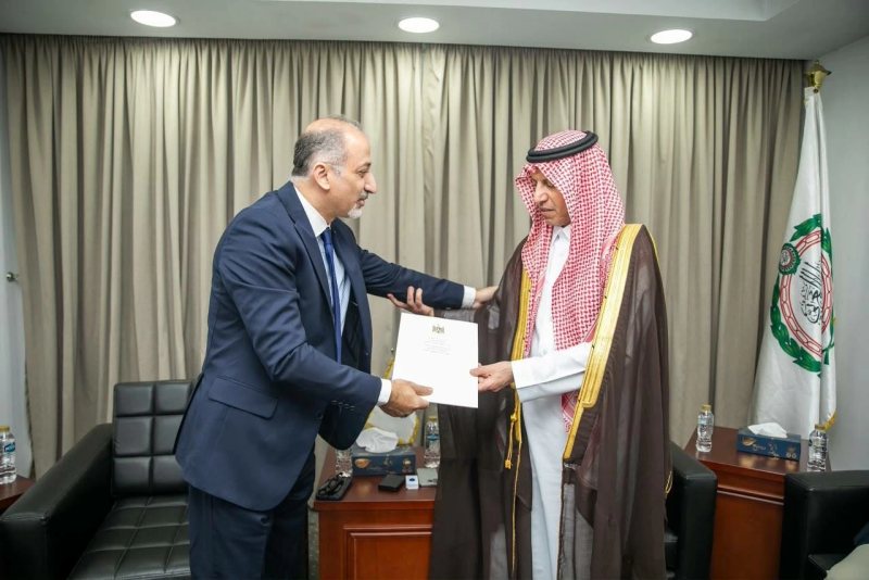 رئيس البرلمان العربي يتسلم رسالة تهنئة من الرئيس الفلسطيني