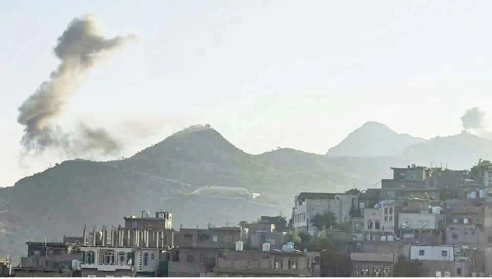 معارك اليمن تحتدم.. والتحالف يعترض صواريخ حوثية