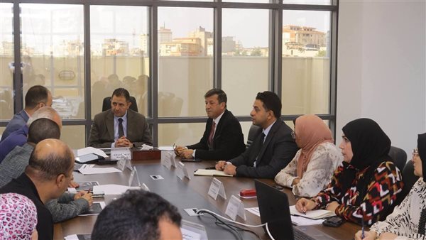 محافظ دمياط يتابع معدلات تنفيذ مشروعات الصحة والإسكان للعام المالي الجديد
