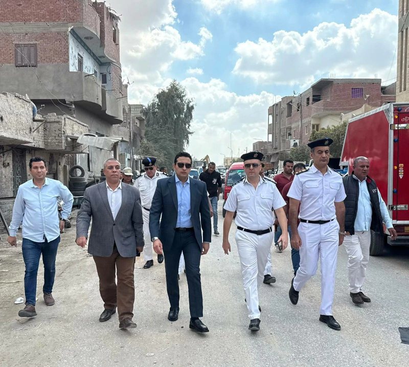 رفع وإزالة 25 تندة حديدية وإعلان مخالف خلال حملة مكبرة بمنطقة دمو في الفيوم