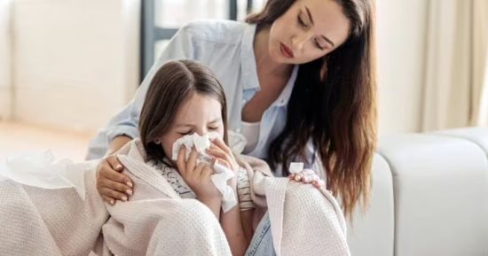 7 أخطاء شائعة في تدفئة الأطفال وحمايتهم من البرد.. أهم النصائح