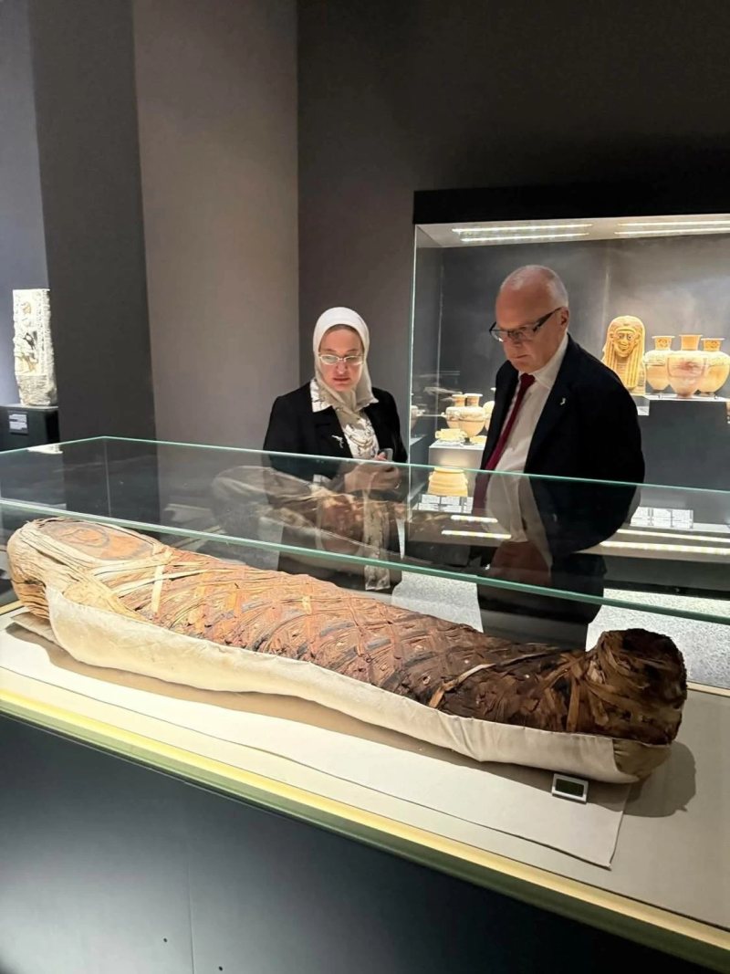 «يضم 6 آلاف قطعة بـ 27 قاعة عرض».. جولة سياحية لسفير السويد بالمتحف اليوناني الروماني في الإسكندرية (صور)