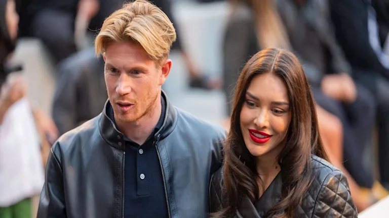 دي بروين يستغل إيقافه دولياً في أسبوع الموضة.. ما القصة؟