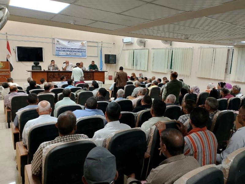 جلسة لمناقشة مقترحات المواطنين بشأن رصف الطرق في البداري بأسيوط