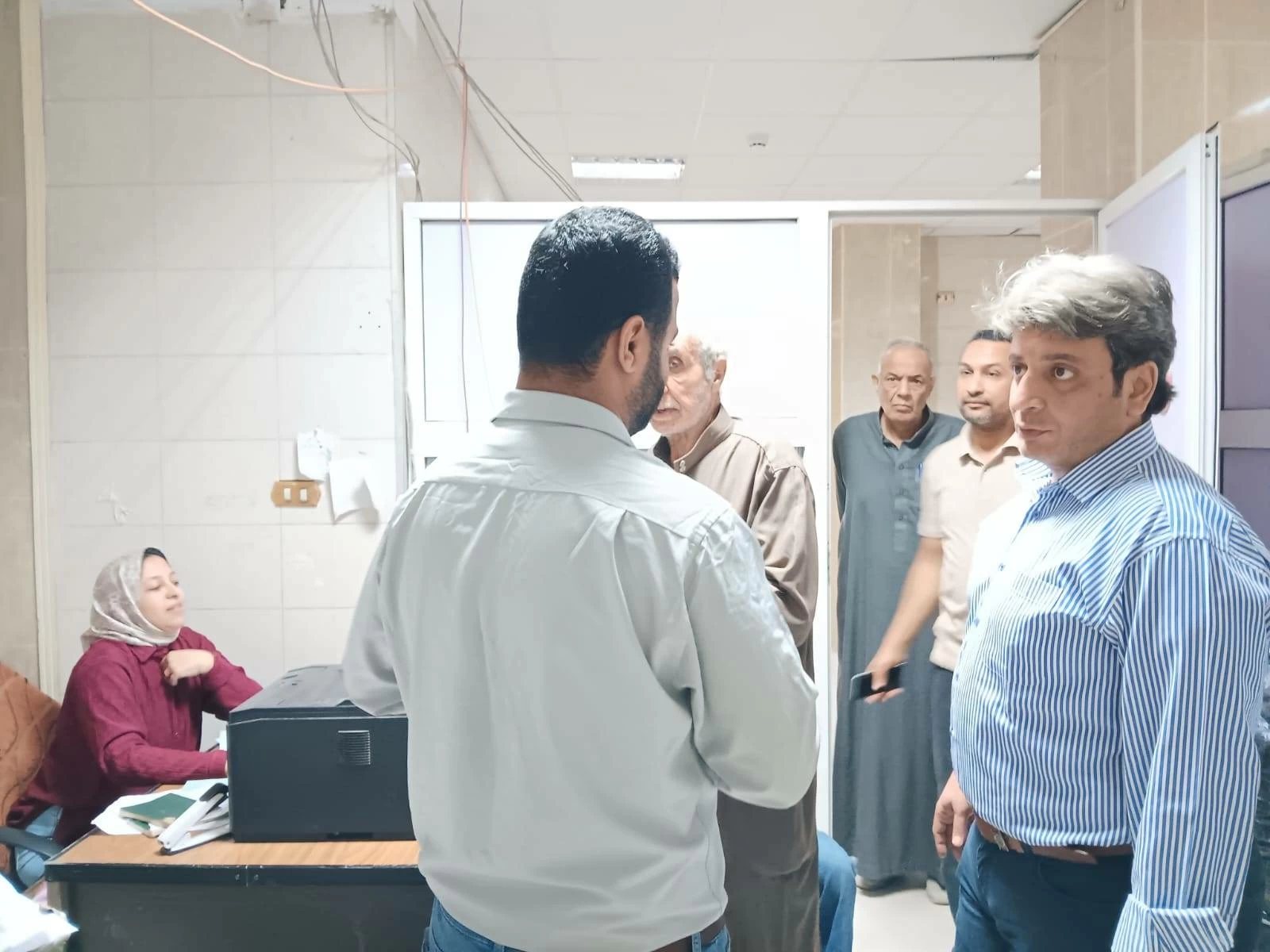 جولة مفاجئة لمدير التأمين الصحي ببني سويف داخل العيادة الشاملة (صور)