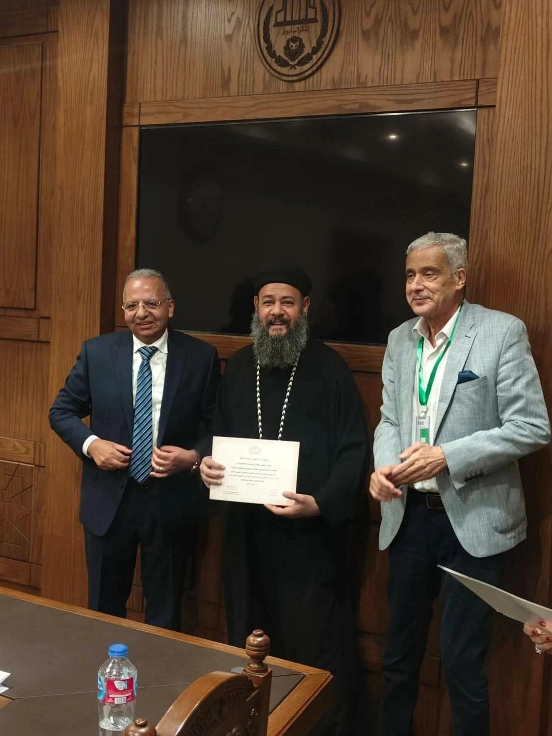 تكريم وكيل الكلية الإكليريكية بالمنيا في مؤتمر دولي عن الهوية القبطية