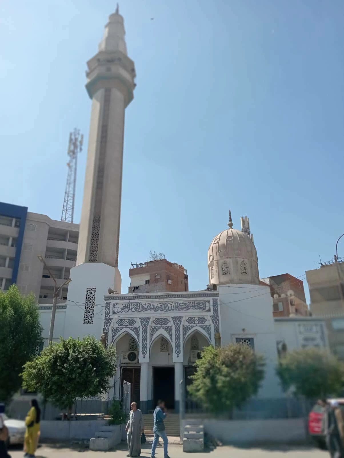 «مسجد وضريح سيدي علي المصري بالمنيا».. حكاية معلم تاريخي ارتبط بذاكرة المدينة وتراثها الشعبي (صور)