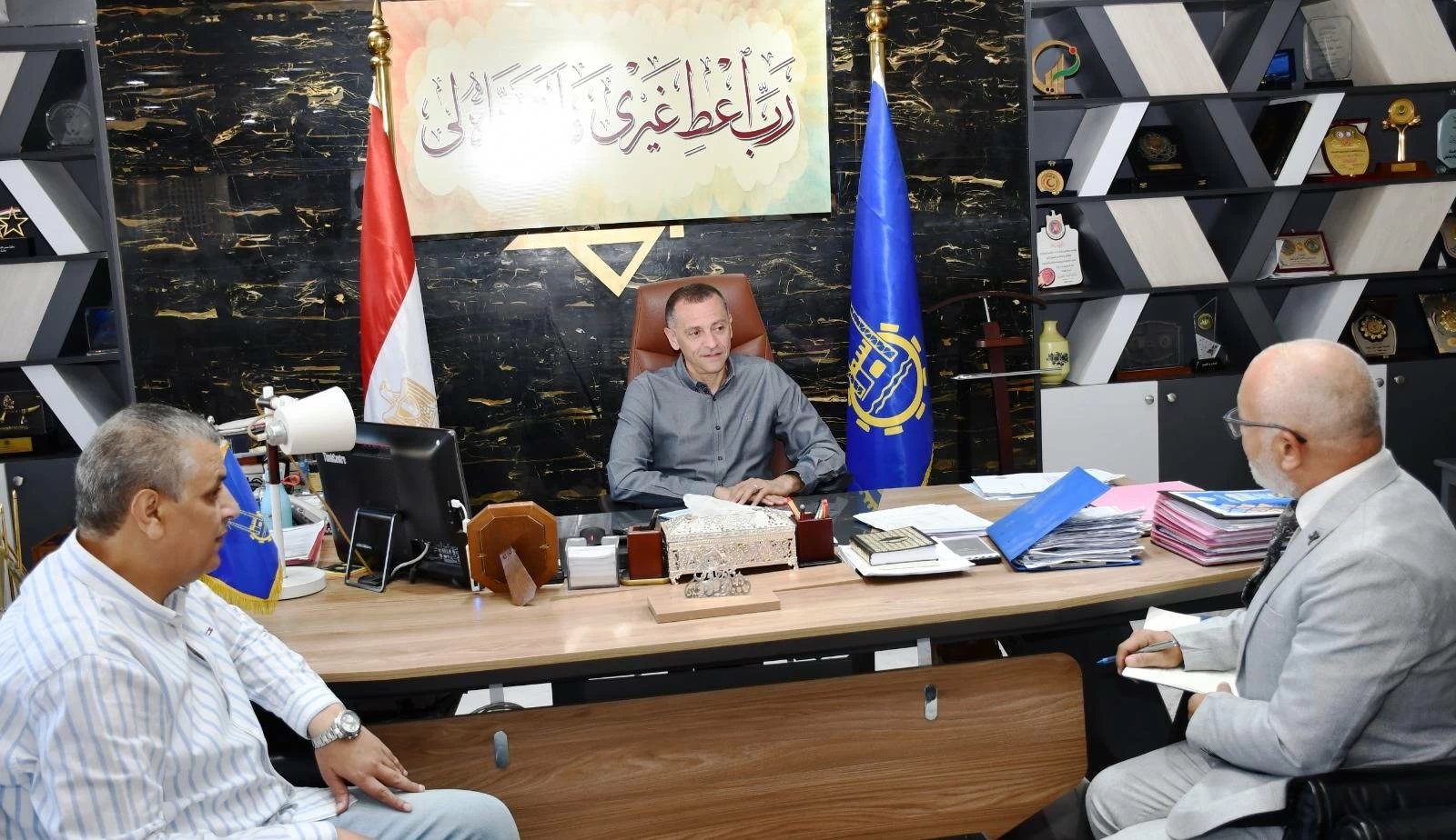 محافظ أسوان يوجه بإعداد خطة متكاملة لتحسين مستوى الخدمات المقدمة للمواطنين