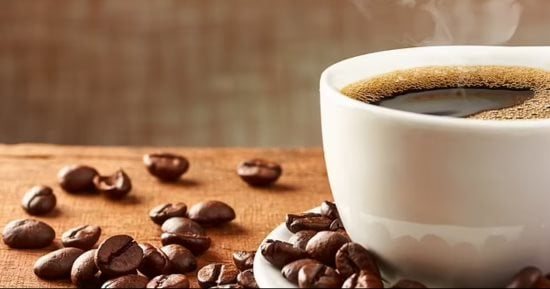 القهوة أول ما تصحى من النوم.. هل تضر قلبك؟.. أطباء يجيبون