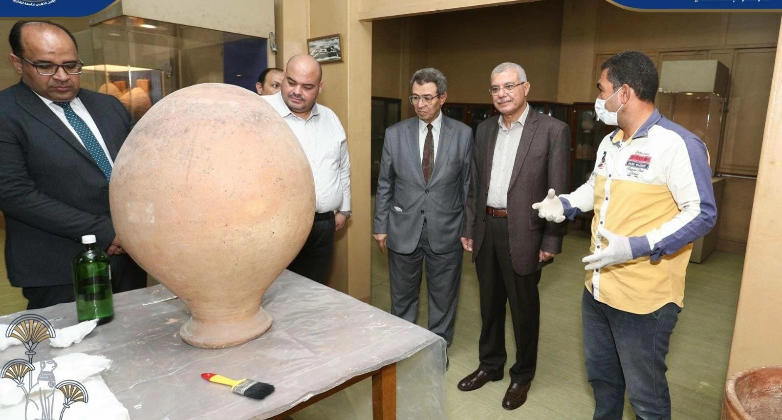 رئيس جامعة الزقازيق يتابع أعمال ترميم وصيانة مقتنيات متحف الجامعة