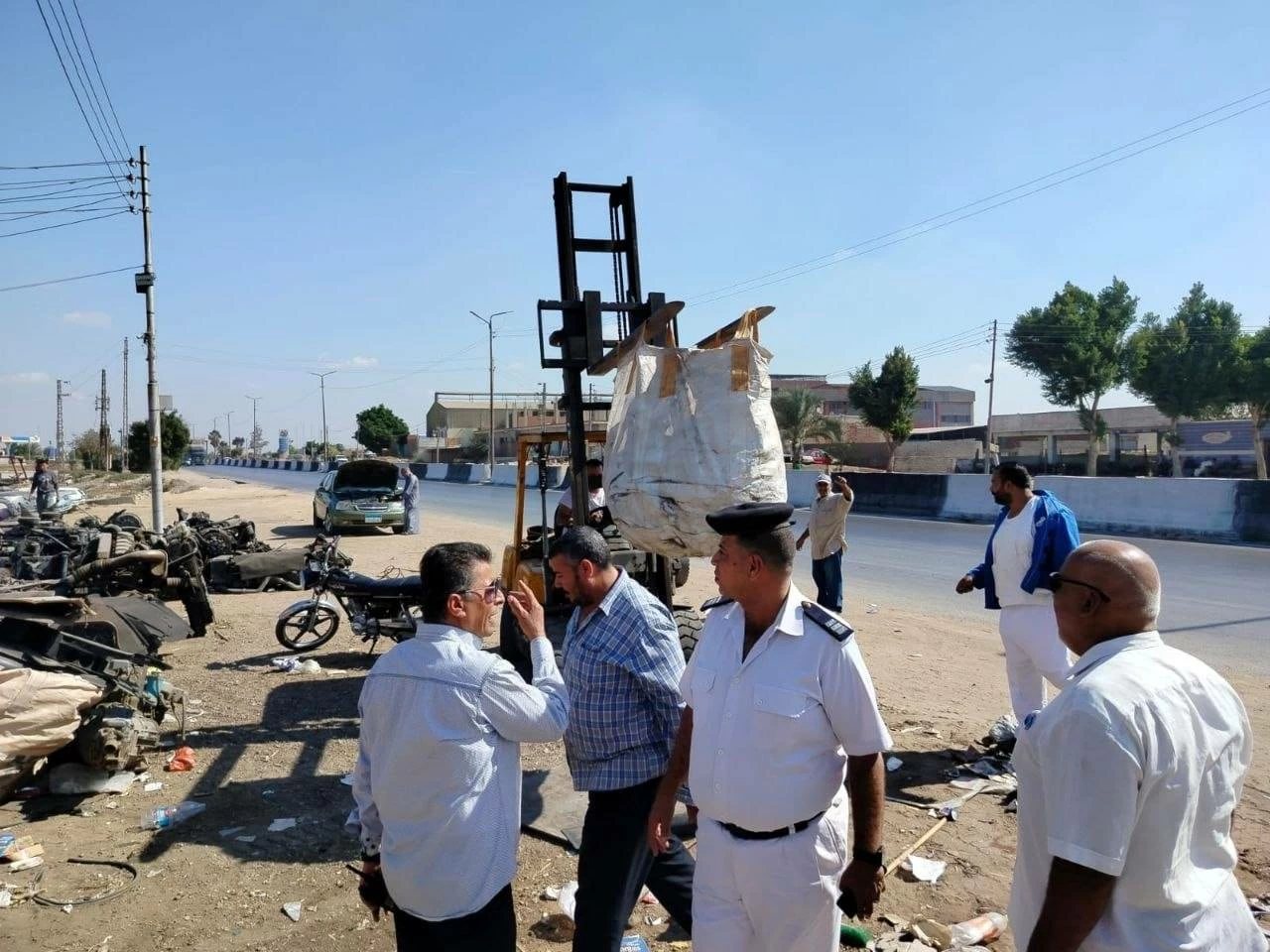 حملات موسعة لرفع الإشغالات وتحقيق السيولة المرورية بشوارع الشرقية