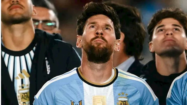 سر الدقيقة الـ 10 وطائرات الدرون.. مشاهد لم تراها في ليلة وداع ميسي التاريخية