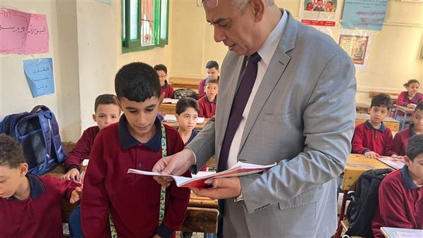 وكيل تعليم القليوبية يتابع انتظام الدراسة بمدرسة إتريب الجديدة الابتدائية