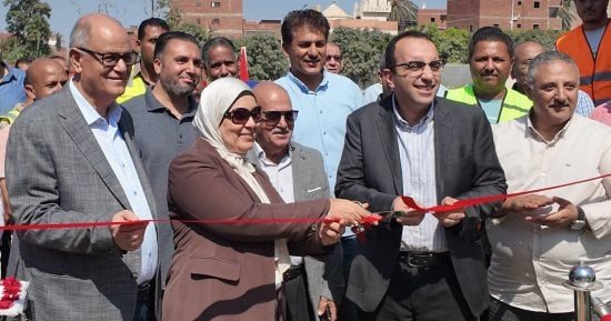 نائب محافظ الإسماعيلية يفتتح محطة صرف صحي ومدرسة بأبو صوير تزامنا مع العيد القومي